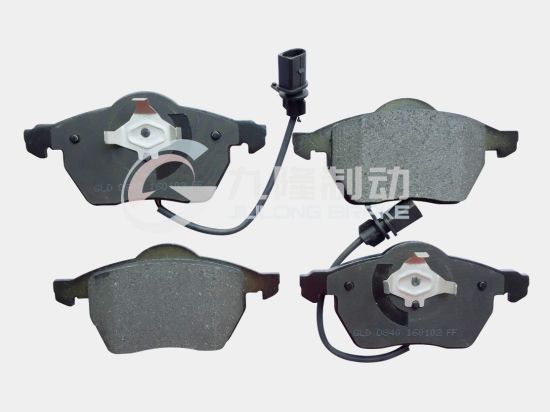 OEM Car Accessories Hot Selling Auto Brake Pads for Volvo (D840 /2 723 70) Ceramic and Semi-Metal Material