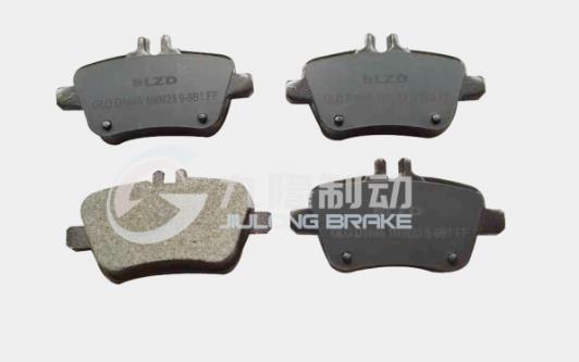 OEM Car Accessories Hot Selling Auto Brake Pads for Mercedes Benz Gla Infiniti Q30 Qx30 (D1646/A0064202320) Ceramic and Semi-Metal Material
